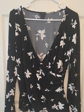 Ann Taylor Black With White Floral Surplice Blouse Size XL